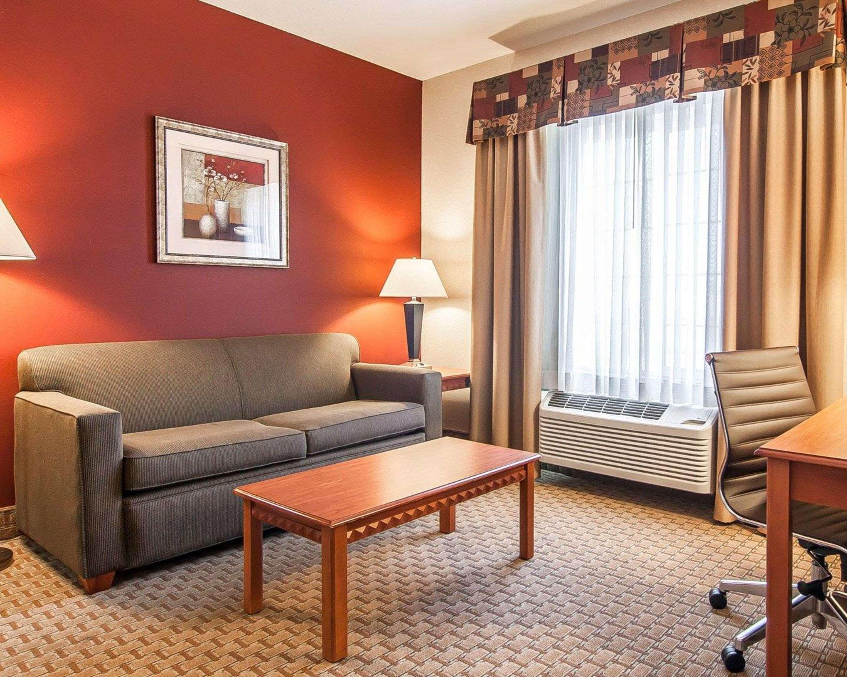 Comfort Suites Redmond Airport Bagian luar foto
