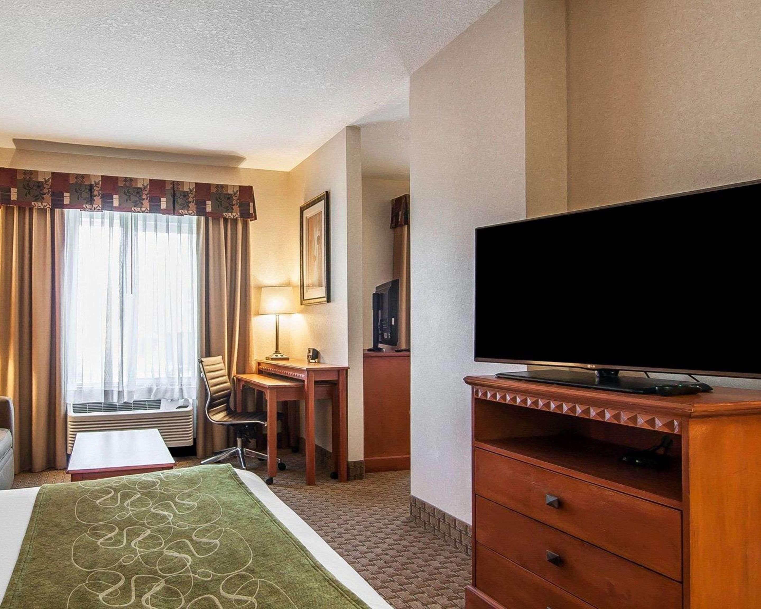 Comfort Suites Redmond Airport Bagian luar foto