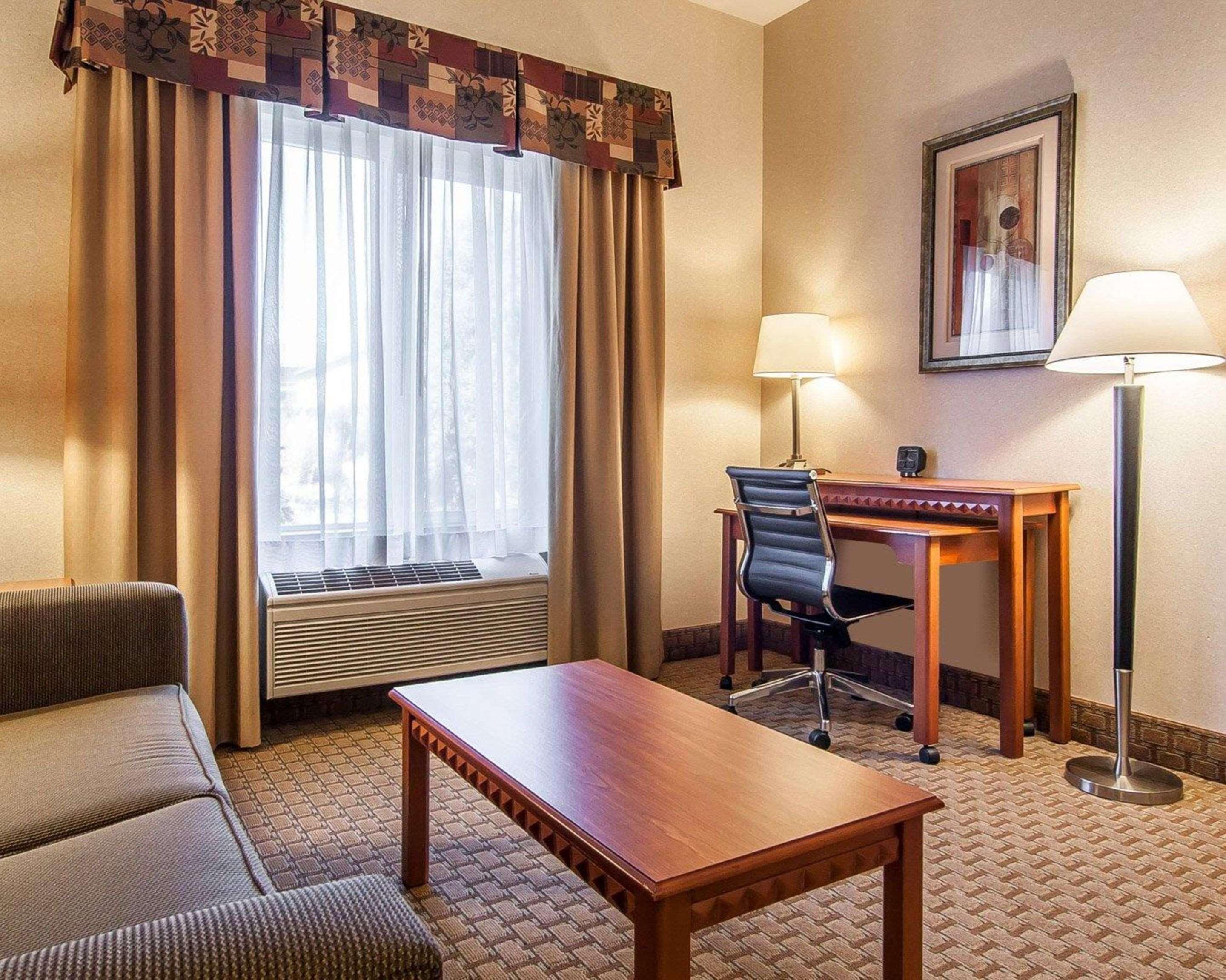 Comfort Suites Redmond Airport Bagian luar foto