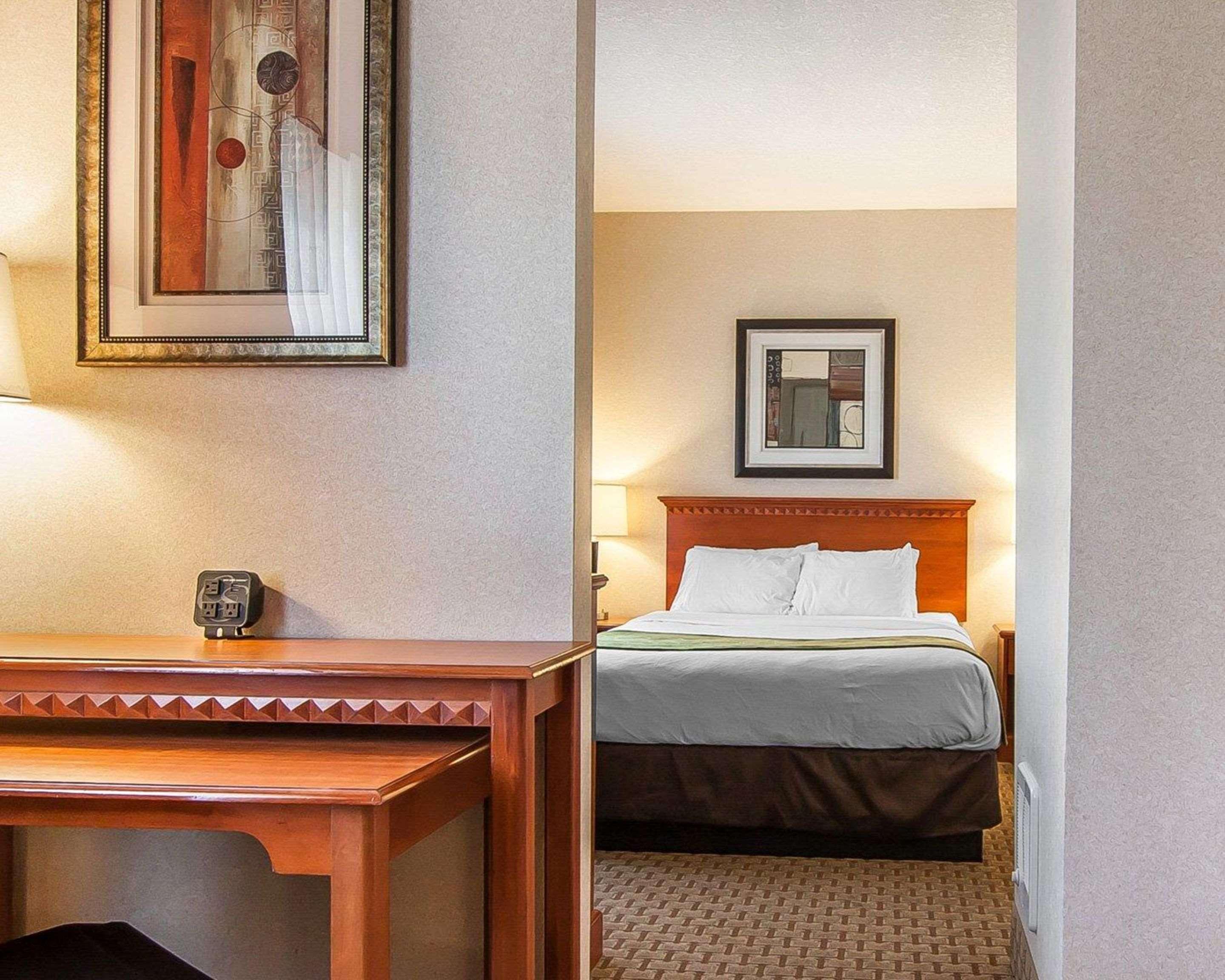 Comfort Suites Redmond Airport Bagian luar foto