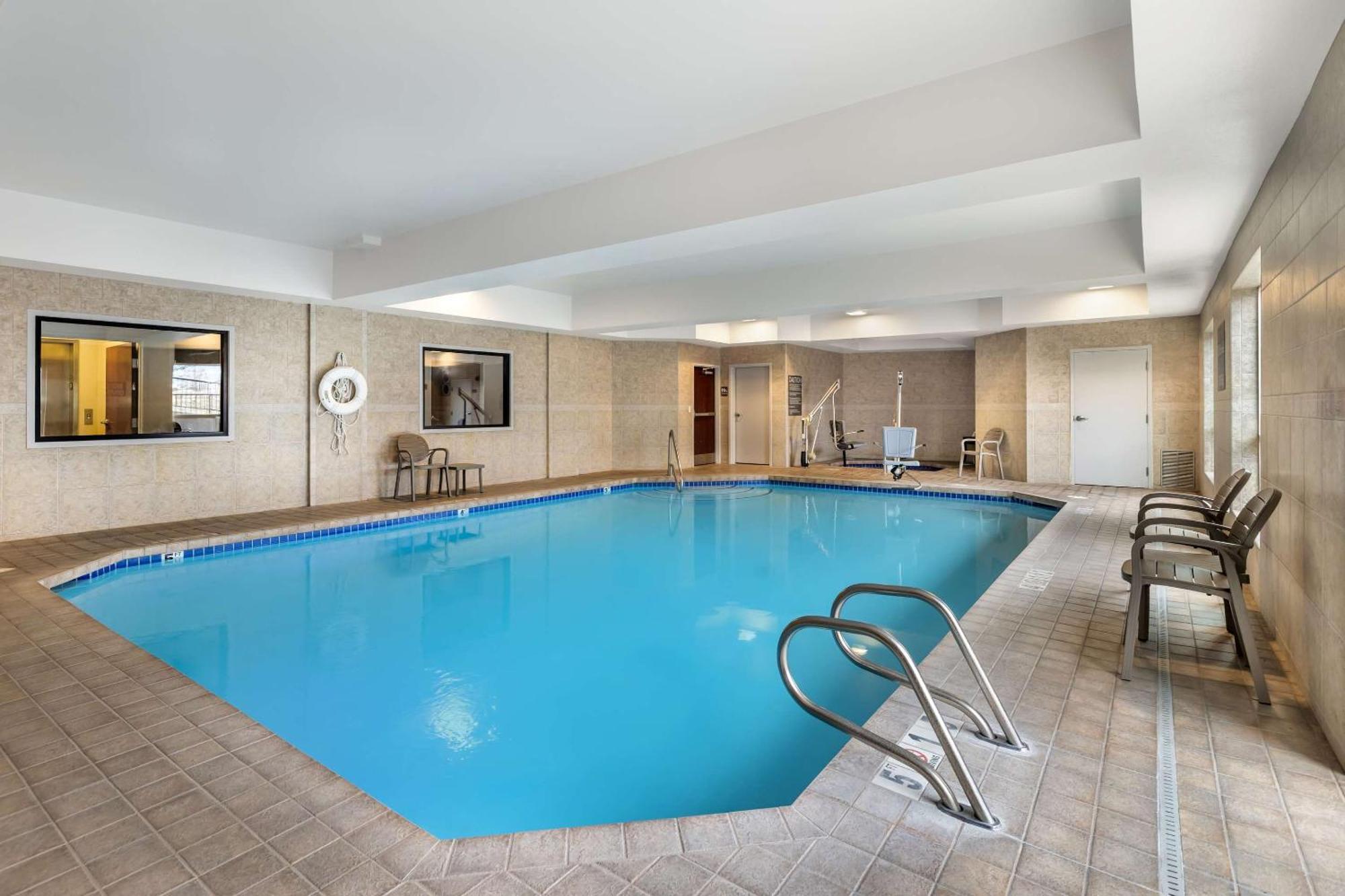 Comfort Suites Redmond Airport Bagian luar foto