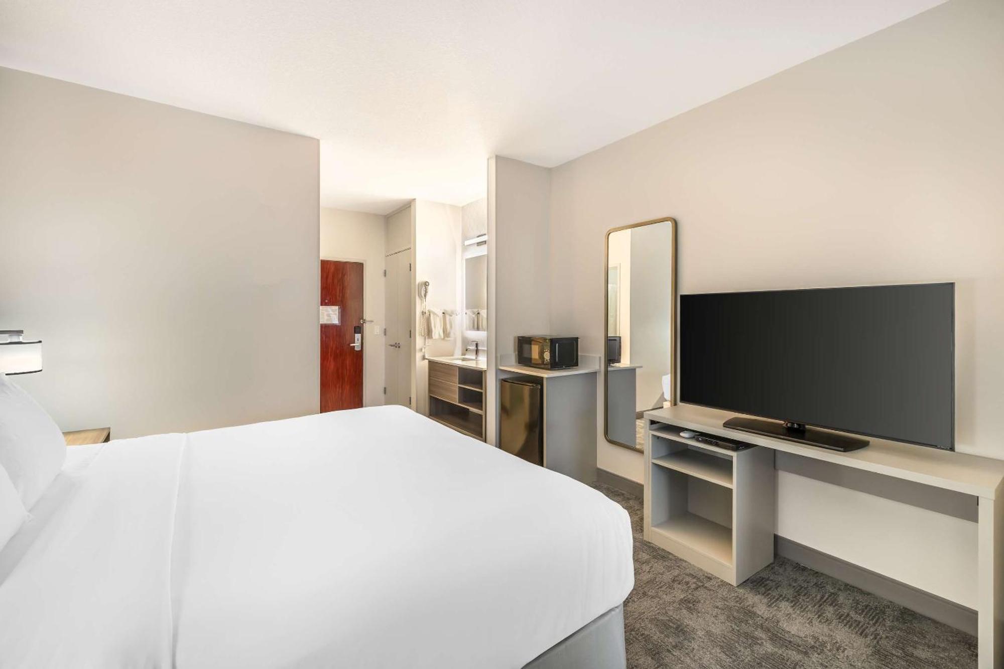 Comfort Suites Redmond Airport Bagian luar foto