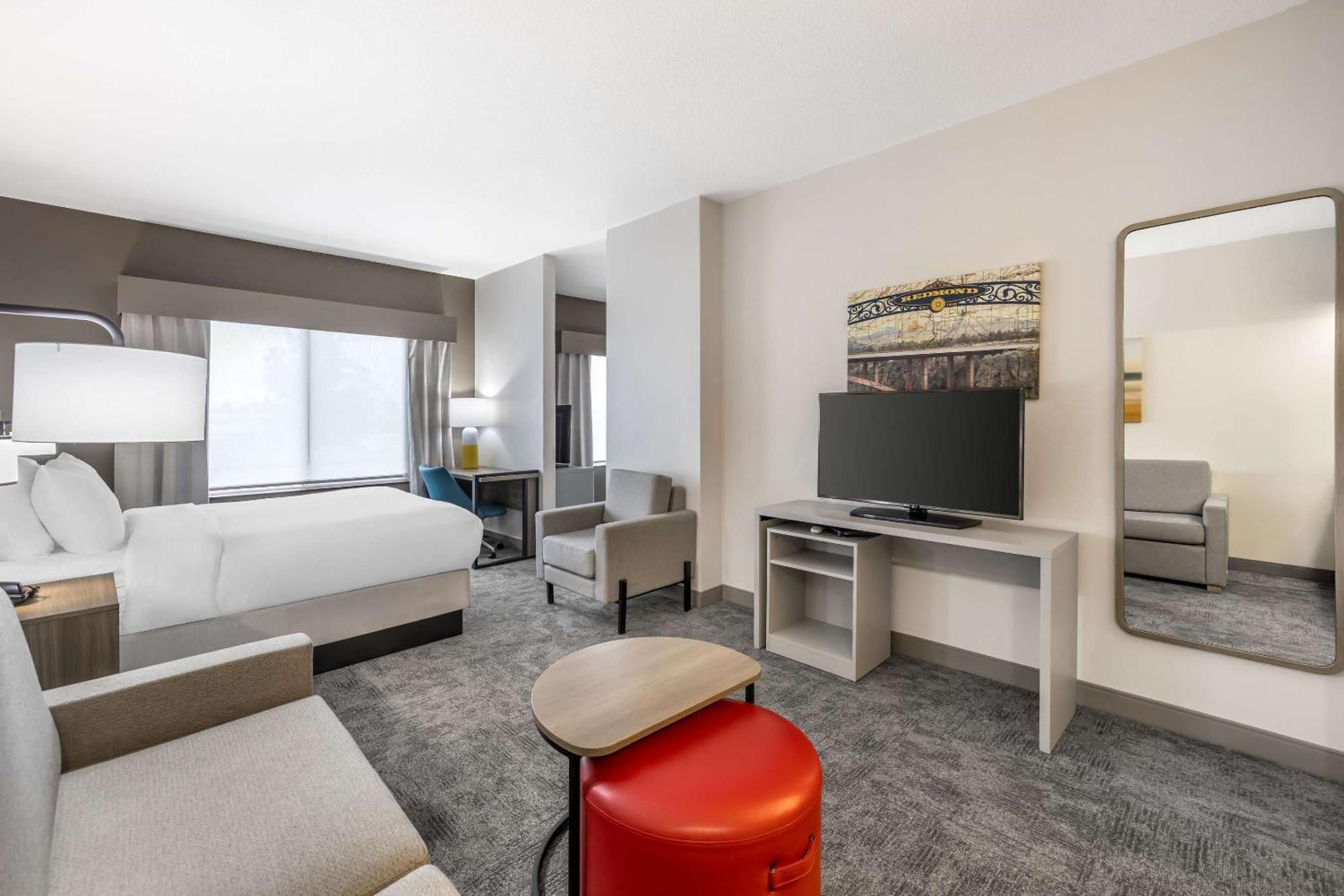 Comfort Suites Redmond Airport Bagian luar foto